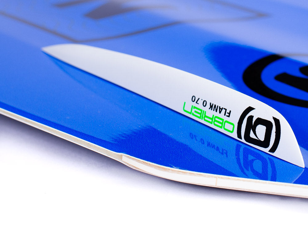 Detailed shot of O'Brien Hooky Wakeboard’s fin with "Flank 0.7" branding on the glossy blue base.