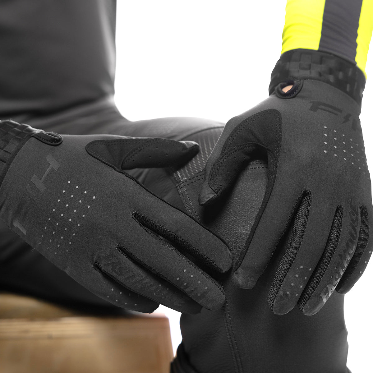 Helix Circuit Glove - Black