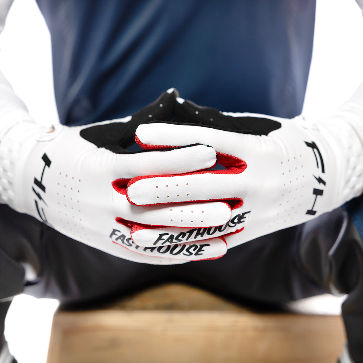 Helix Circuit Glove - White
