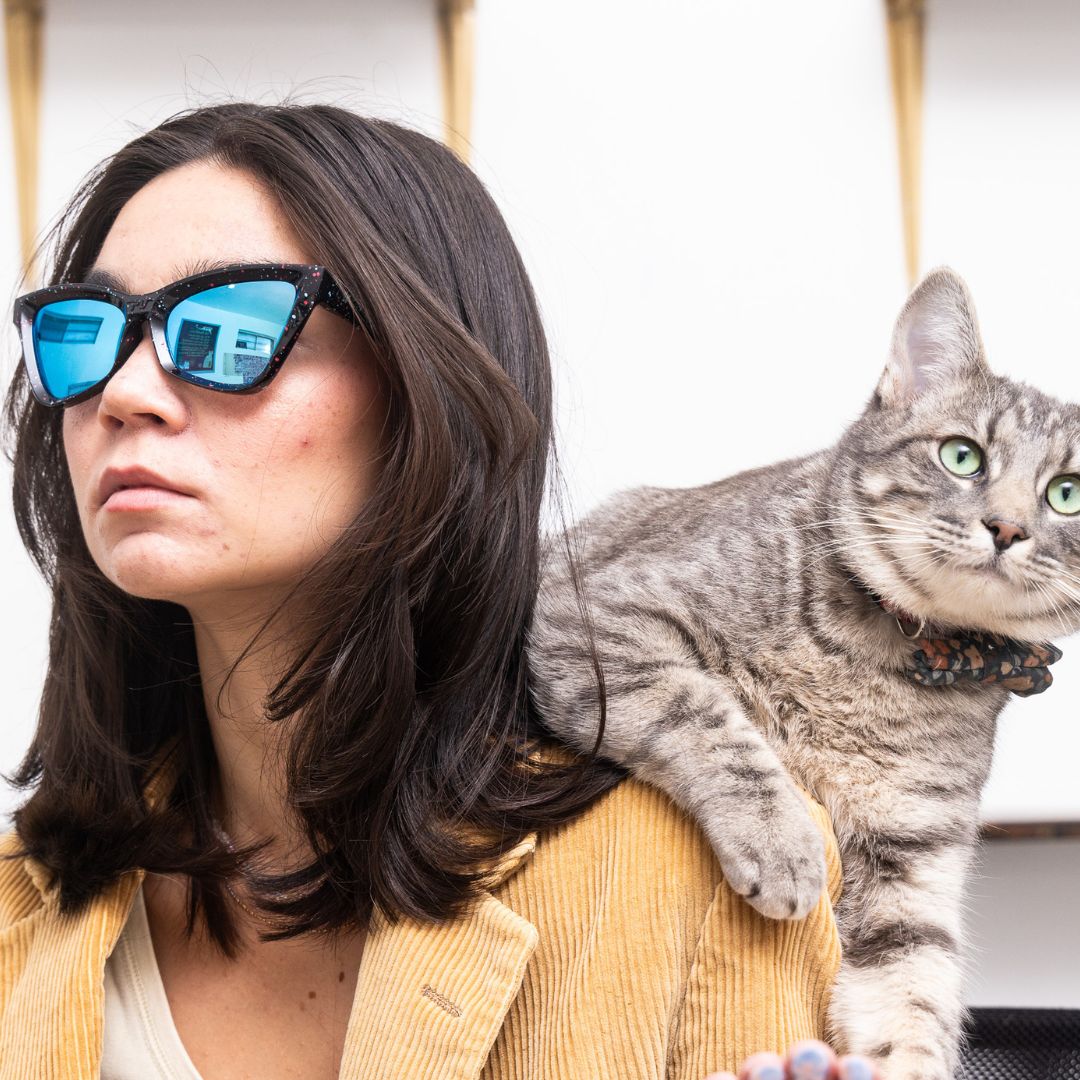 / Blue | Woman wears The Midnight Clawdia with a blue lens from Pit Viper