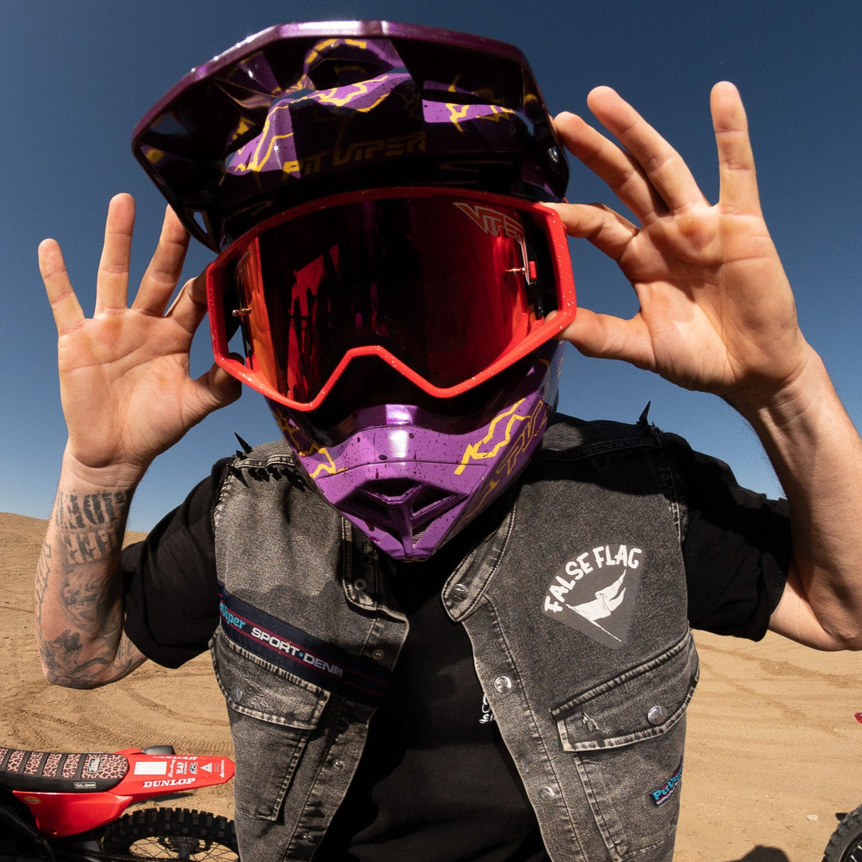 | braaaapppp.JPG | The Hotshot World Champion Moto Goggle from Pit Viper