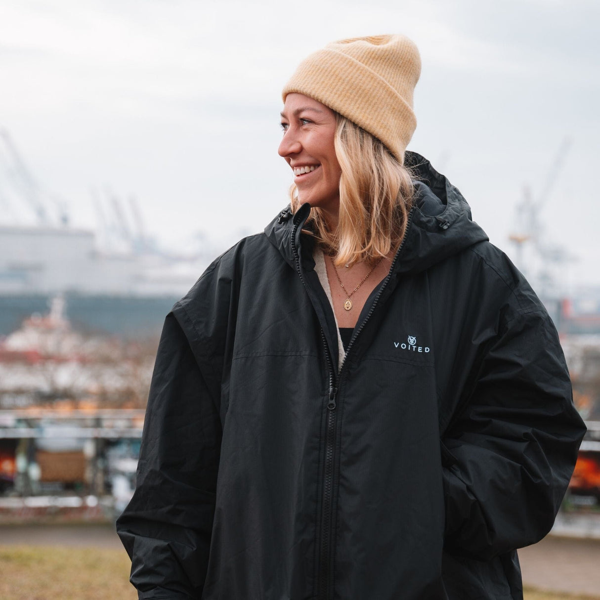 VOITED 3rd Edition Outdoor Changing Robe & Drycoat for Surfing, Camping, Vanlife & Wild Swimming - Black