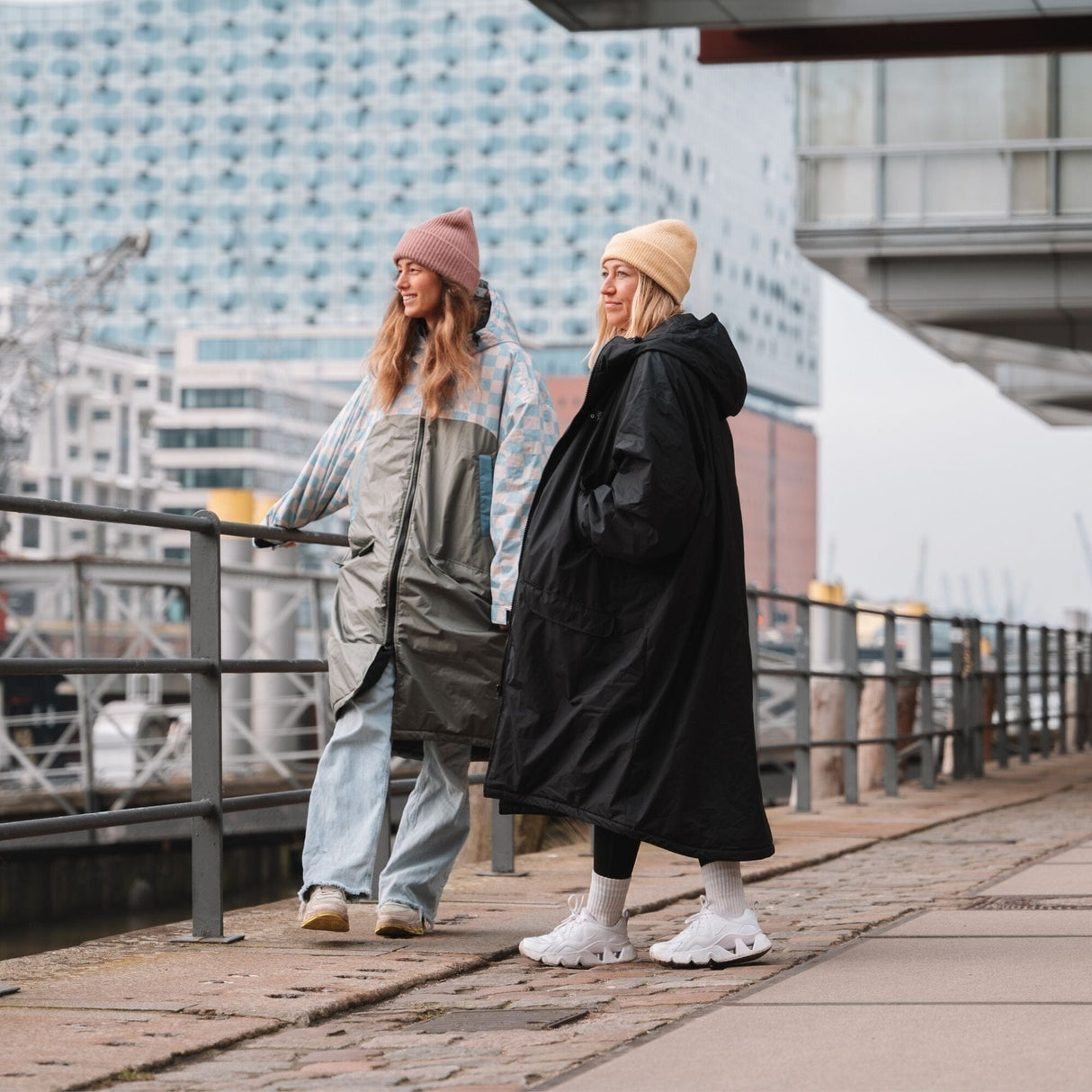 VOITED 3rd Edition Outdoor Changing Robe & Drycoat for Surfing, Camping, Vanlife & Wild Swimming - Black