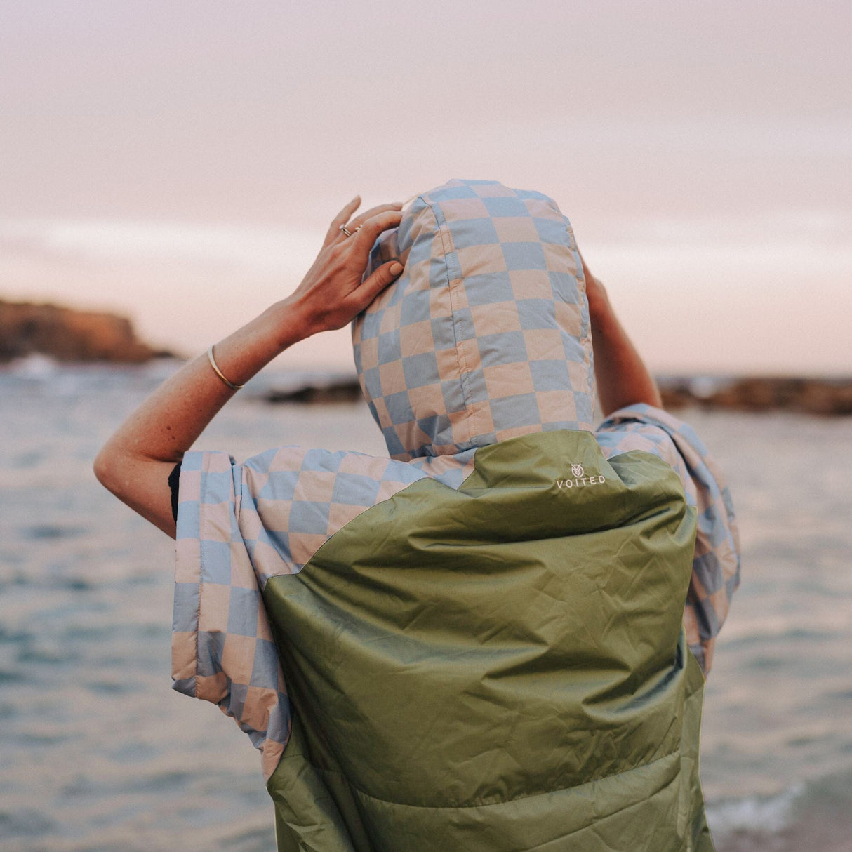 VOITED 3rd Edition Outdoor Poncho for Surfing, Camping, Vanlife & Wild Swimming - Blue Dancer