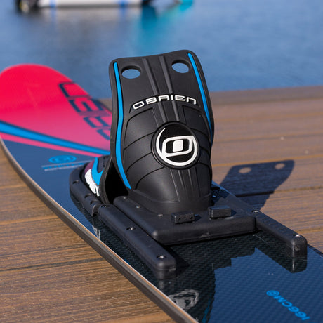 Angled close-up of the rear binding with heel plate mounted on O'Brien Vortex 65 inch combo waterskis.