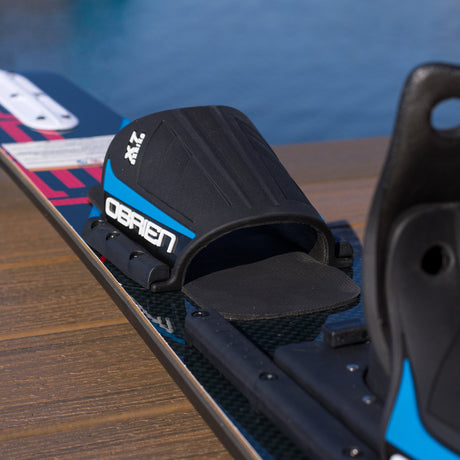 Angled view of the rear binding opening and footbed on O'Brien Vortex 65 inch combo waterskis.