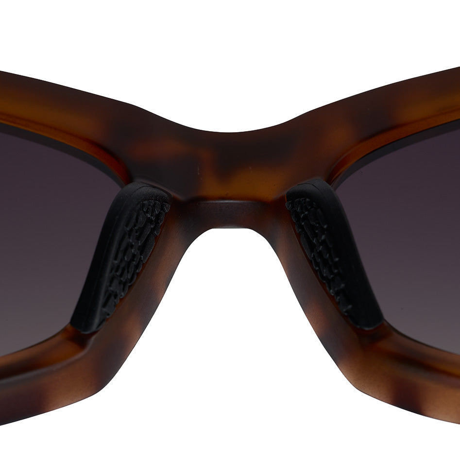 / Smoke Fade | thats_why_i_took_all_these_photos.JPG | The Landlocked Clawdia, cat-eyed shapped sunglasses from Pit Viper