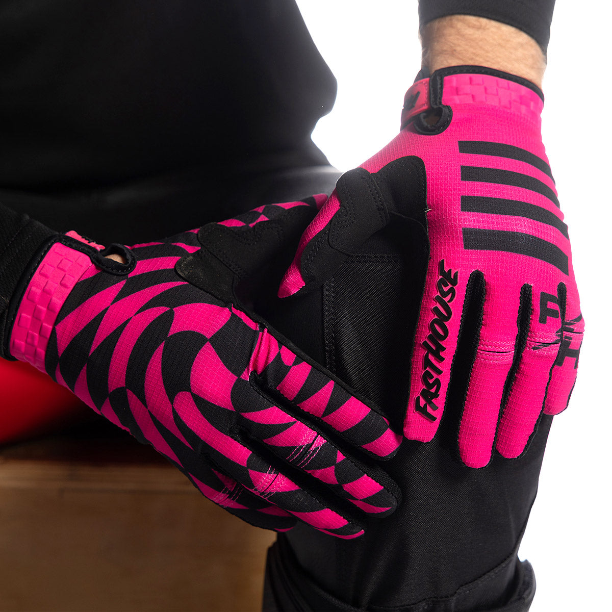 Elrod Hatter Glove - Electric Fuchsia