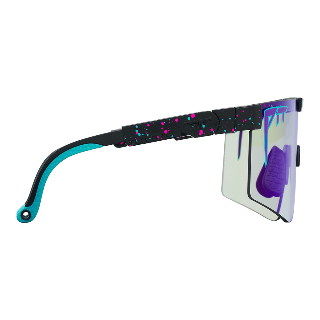 Wide / Photochromic Blue | organizing.JPG | The Midnight Original 2.0, transition lens sunglasses from Pit Viper