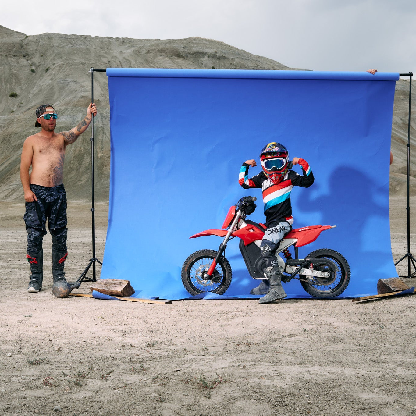 Blue / Small | on_a_person.JPG | The Merika Brapstrap Moto Goggle from Pit Viper